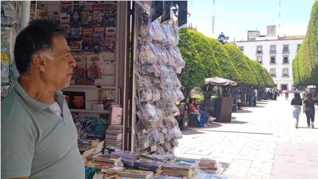 El desafío de José Martín Medina Zúñiga: Sus 55 años de venta de revistas y periódicos en León son amenazados por la tecnología