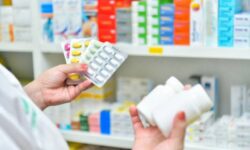 Compra emergente medicamentos irregularidades