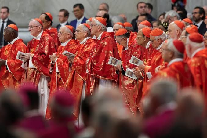 Inicia cónclave elegir papa